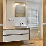 Sunside By Mountain Ways Apartment